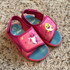 Baby Shark toddler girl’s sandals size 7/8